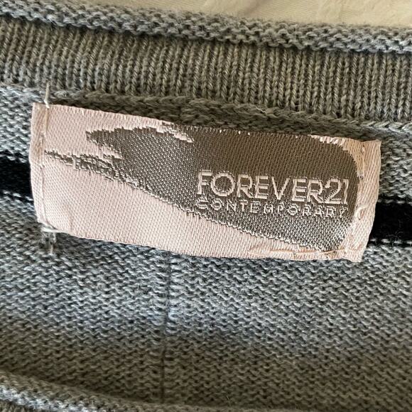 FOREVER 21 Gray and Black Stripe Comfy Oversized Tunic Sweater Size Medium - Picture 7 of 8